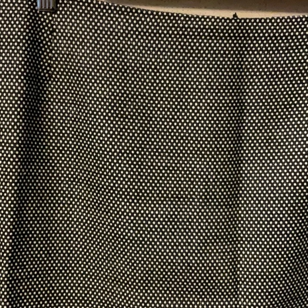 Elegant Black and White Pencil Skirt - Picture 2 of 7